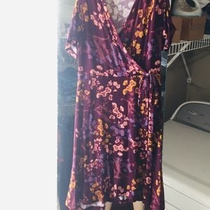 🌺Adorable Burgundy Cold-Shoulder Mock Wrap Dress